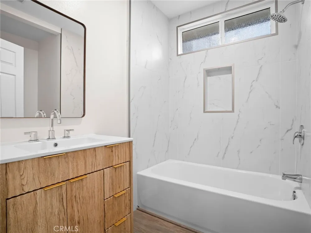 2422 Forest Santa Ana, CA 92706