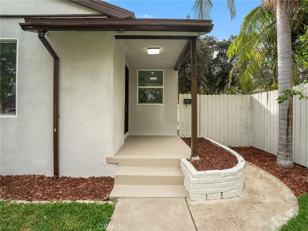2422 Forest Santa Ana, CA 92706