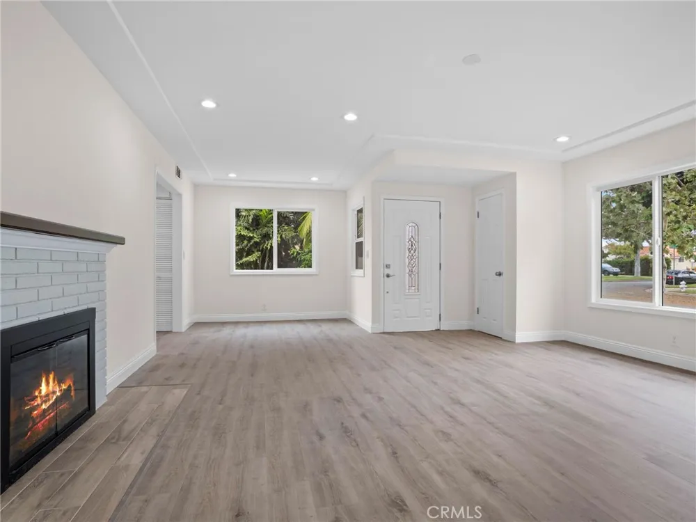 2422 Forest Santa Ana, CA 92706