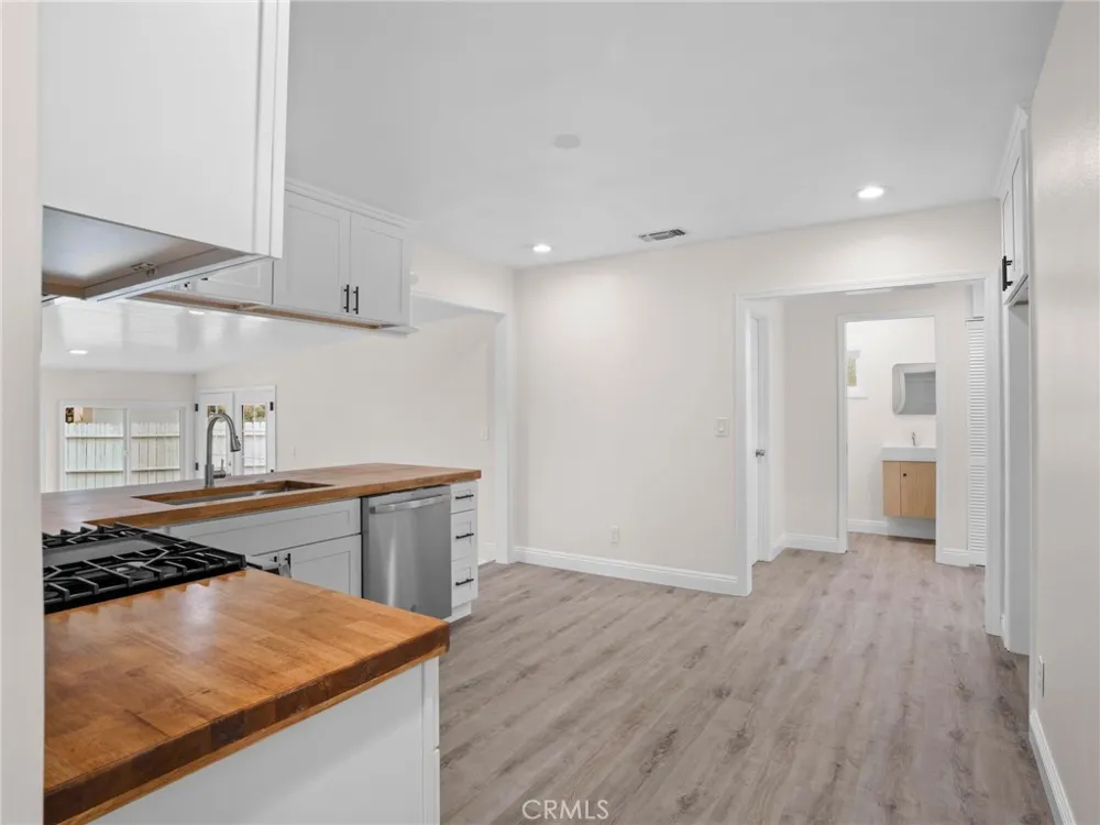 2422 Forest Santa Ana, CA 92706