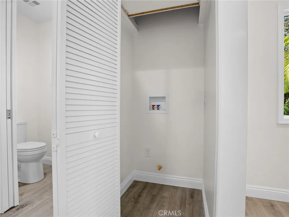 2422 Forest Santa Ana, CA 92706