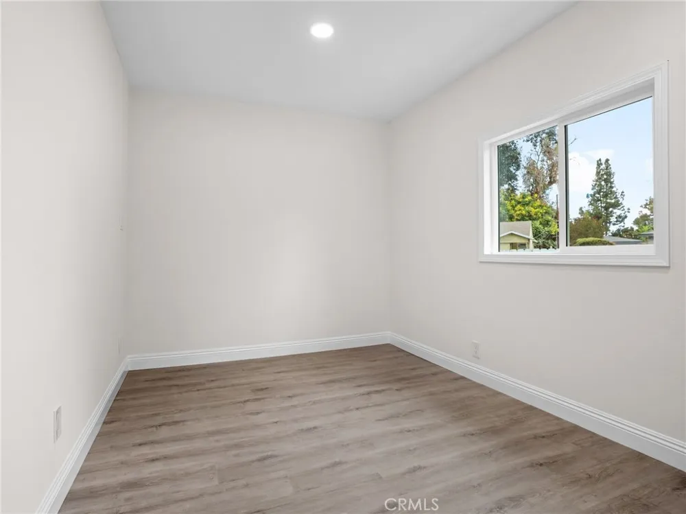 2422 Forest Santa Ana, CA 92706