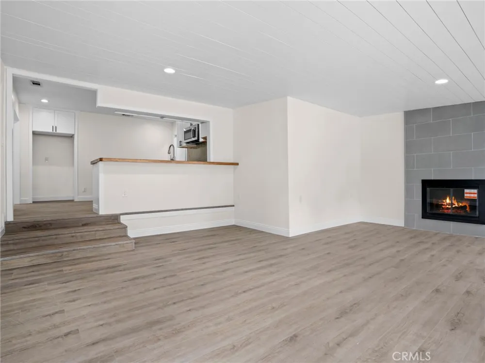2422 Forest Santa Ana, CA 92706