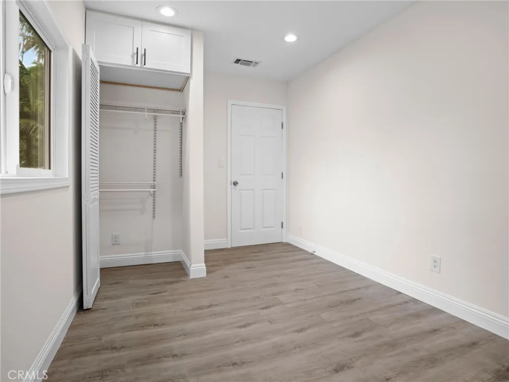2422 Forest Santa Ana, CA 92706