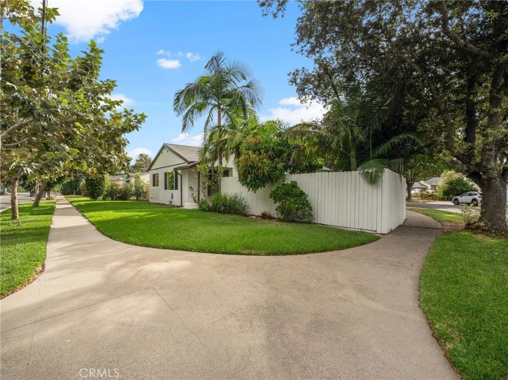 2422 Forest Santa Ana, CA 92706