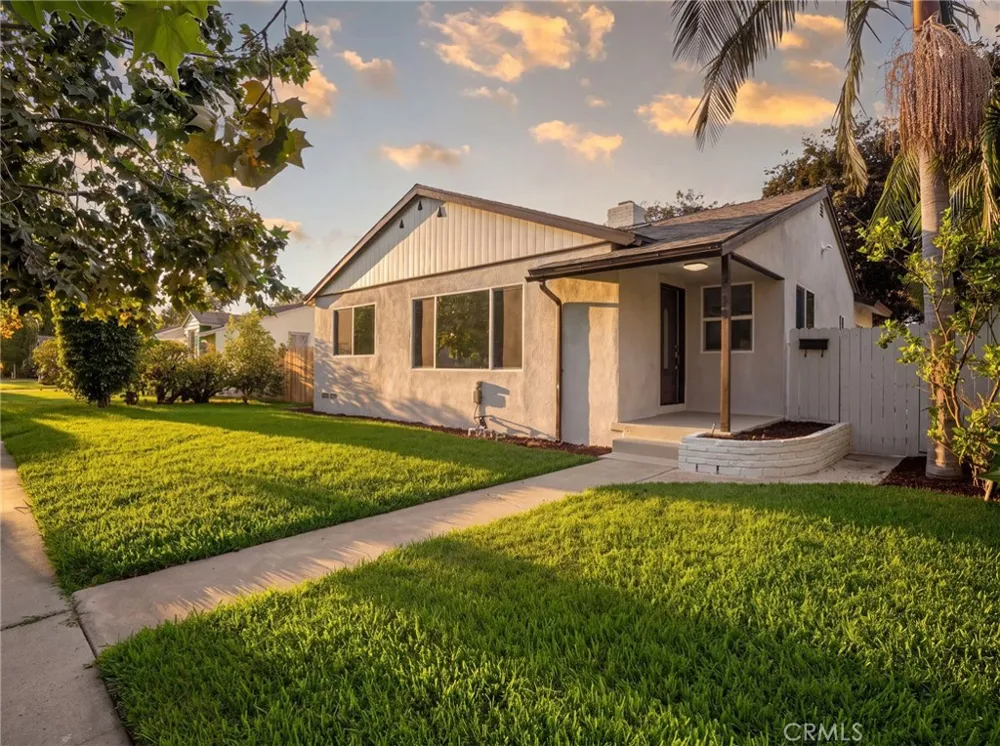 2422 Forest Santa Ana, CA 92706