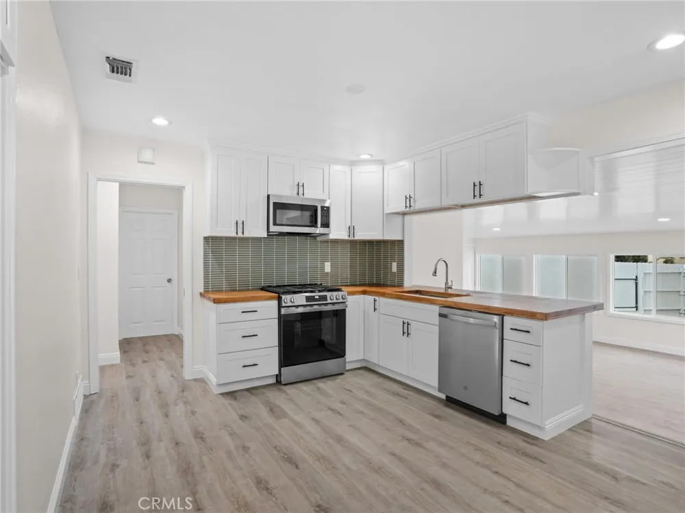 2422 Forest Santa Ana, CA 92706