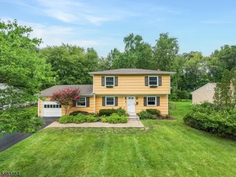 43 Chaucer Dr