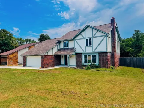 2502 W Driftwood Drive