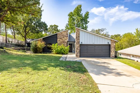 1382 Forest Lane
