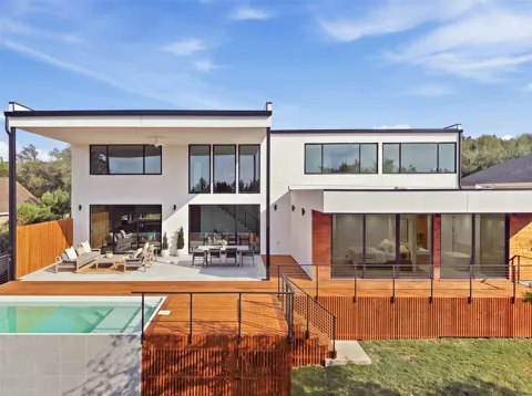 121 Clubhouse Drive