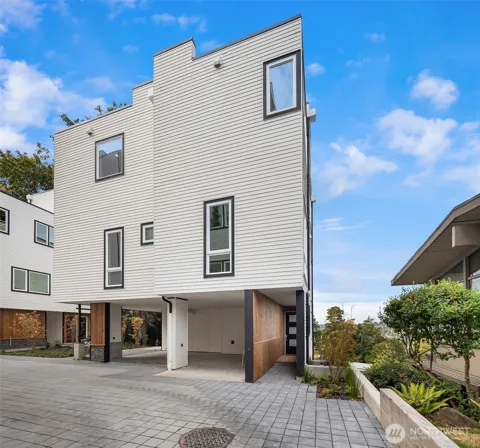 530 W Barrett Street