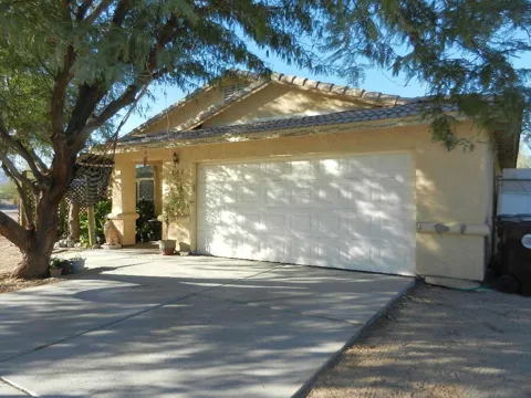 1252 Roselle Avenue