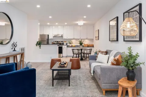 567 Oakland Avenue #211