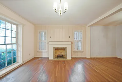 1228 W Gambrell Street