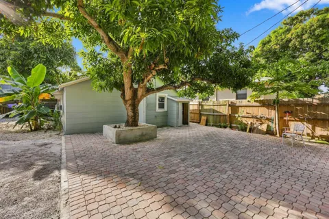 618 S PINE STREET #B