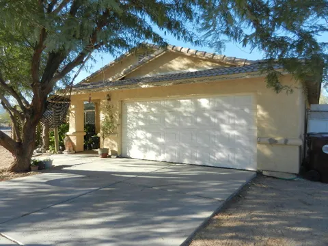 1252 Roselle Avenue