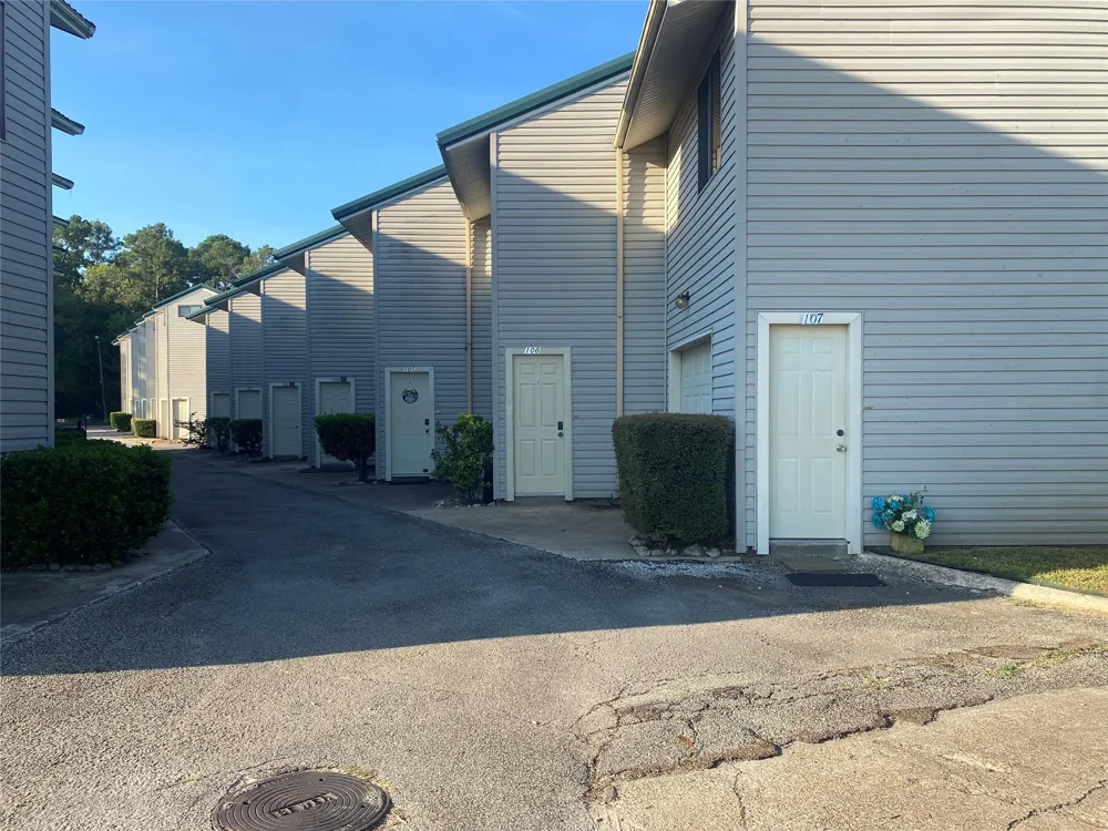 501 Bass Boat Village Village #106 Huntsville, TX 77320