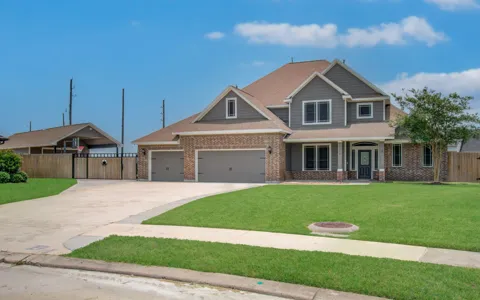 14018 Hawthorne Circle