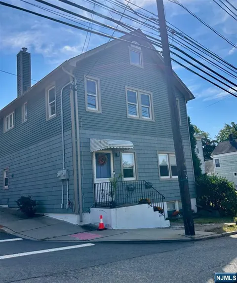 136 Prospect Street 2nd Floor