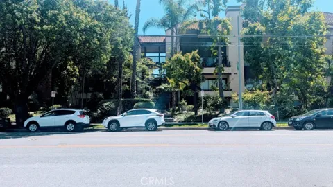 13214 Moorpark #108