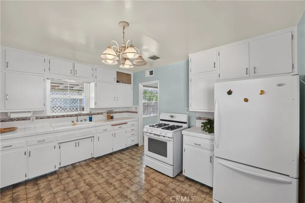 9642 Tangelo Fontana, CA 92335