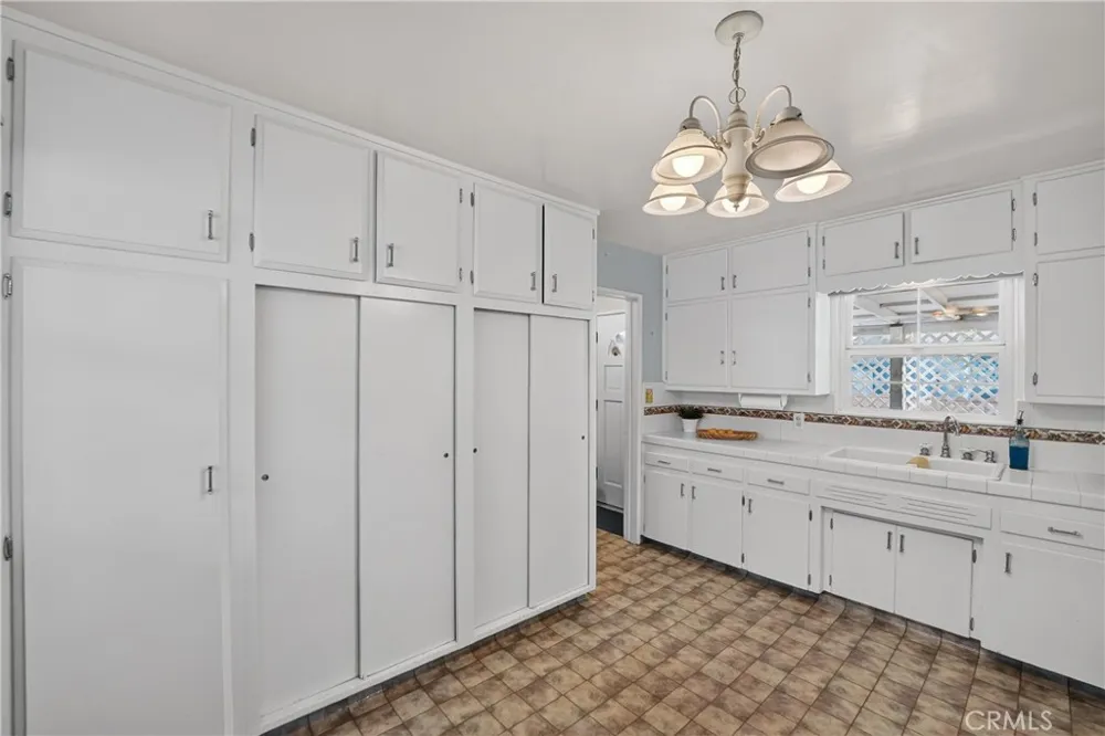 9642 Tangelo Fontana, CA 92335