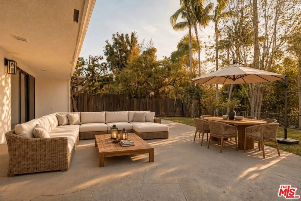 2407 Guthrie Drive Los Angeles, CA 90034