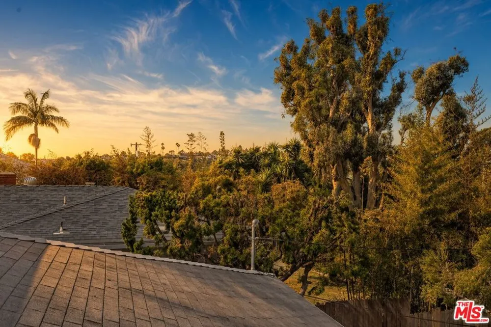 2407 Guthrie Drive Los Angeles, CA 90034