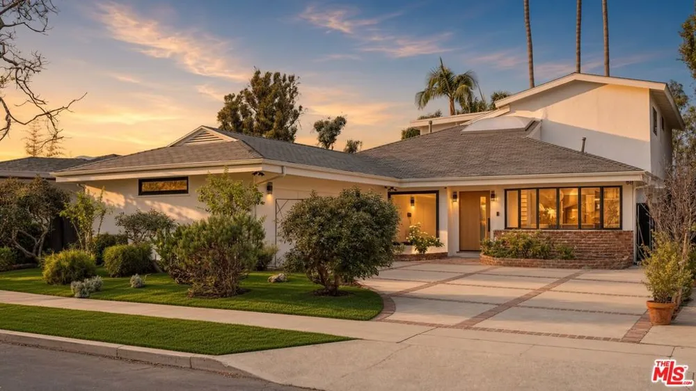 2407 Guthrie Drive Los Angeles, CA 90034