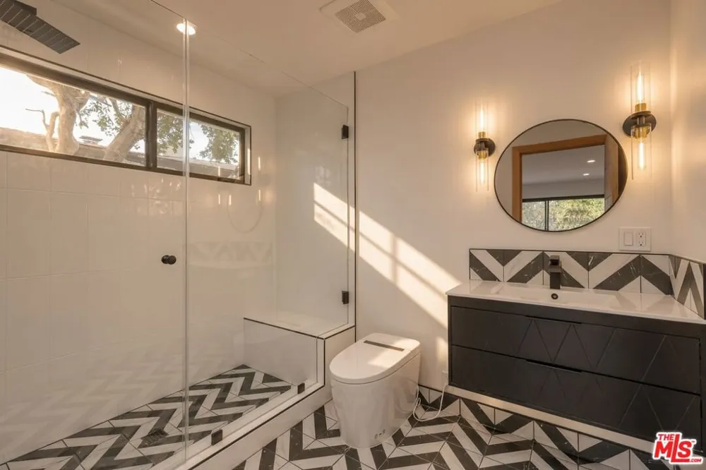 2407 Guthrie Drive Los Angeles, CA 90034