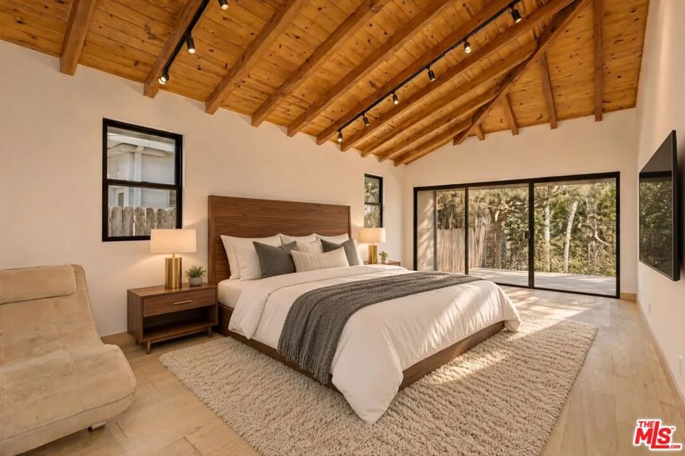 2407 Guthrie Drive Los Angeles, CA 90034