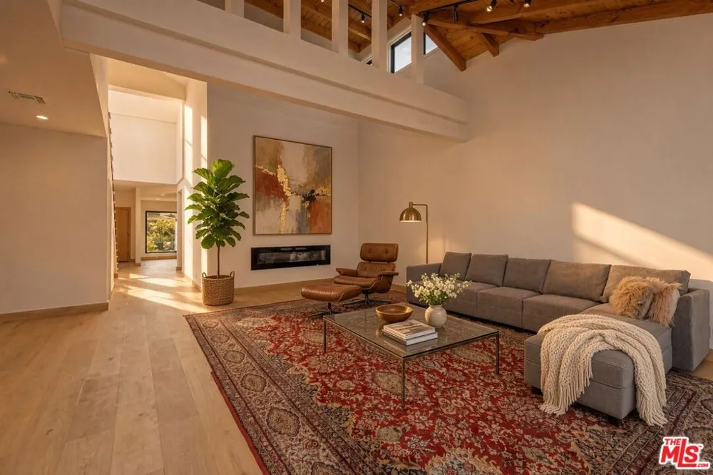 2407 Guthrie Drive Los Angeles, CA 90034