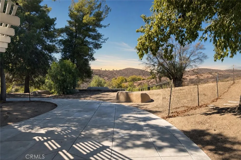 30295 Longhorn Drive Canyon Lake, CA 92587