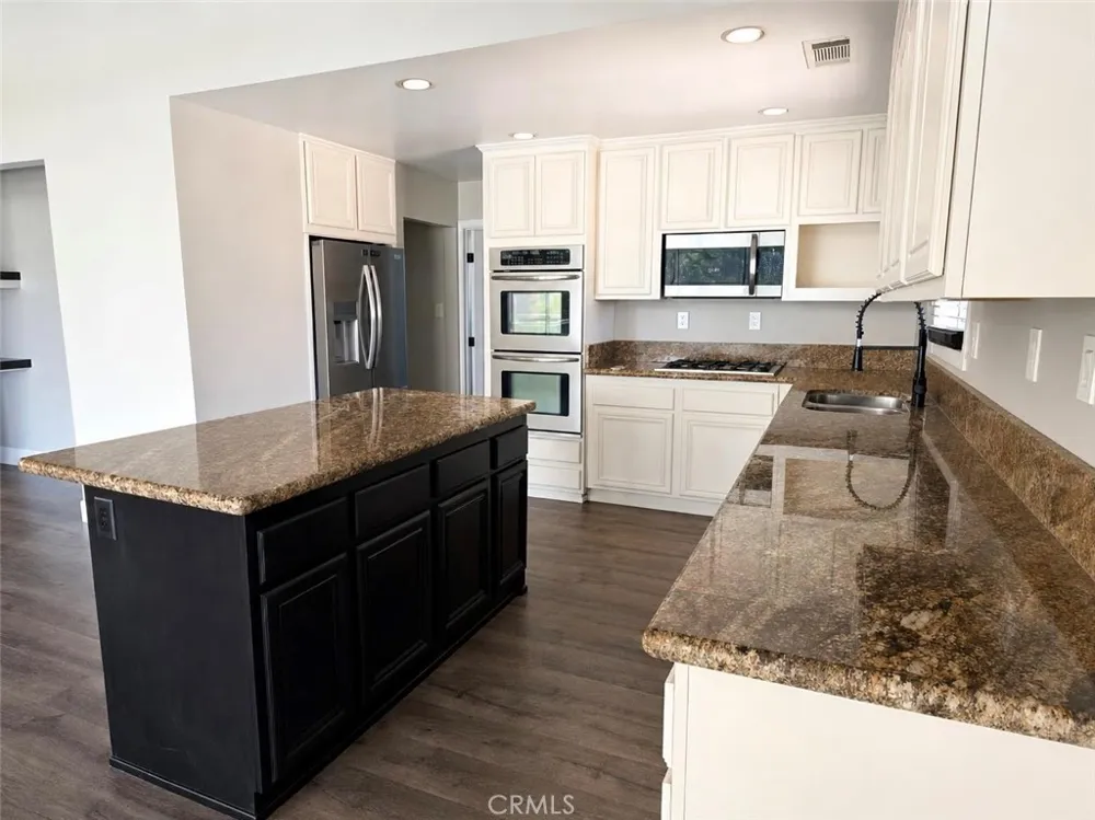 30295 Longhorn Drive Canyon Lake, CA 92587