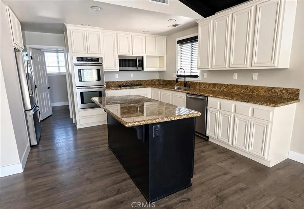 30295 Longhorn Drive Canyon Lake, CA 92587