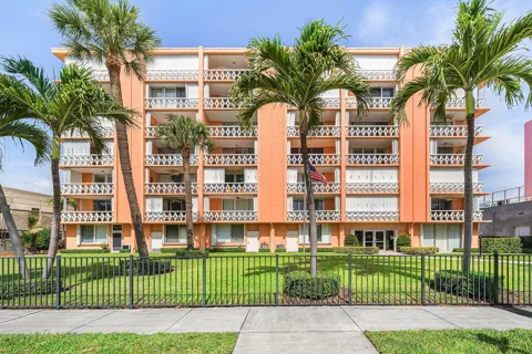 15 S GOLFVIEW ROAD #206