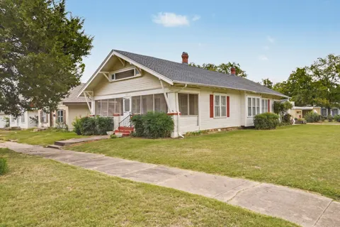 520 W Cleveland Avenue