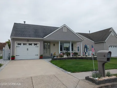 6 Sandhurst Court