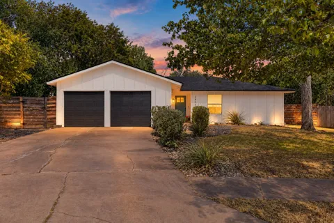 2804 Leeds Cove