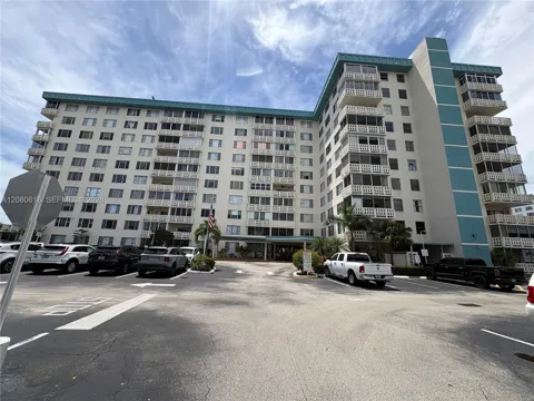 4330 Hillcrest Dr #816