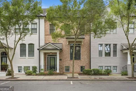 372 Suwanee AVE