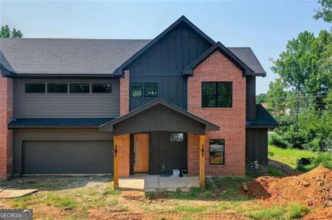 4043 Comanche DR