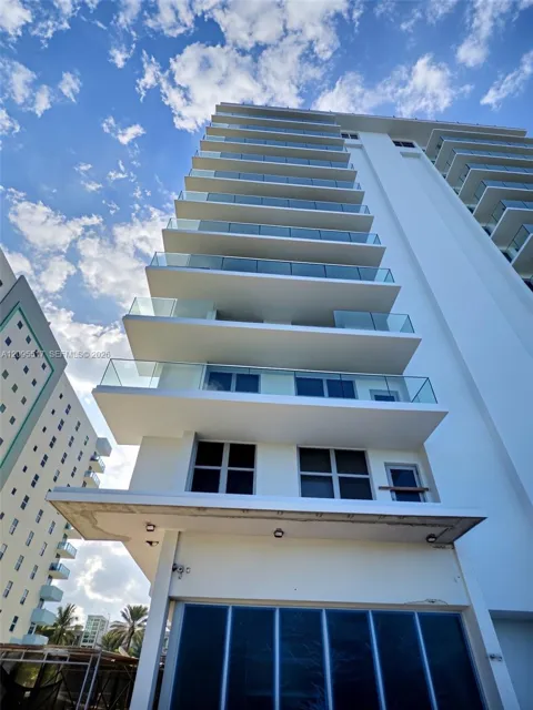 9225 Collins Ave #1109