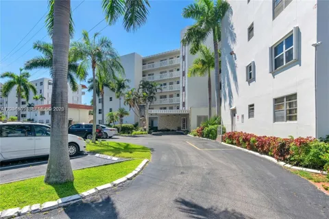 3181 S Ocean Dr #108