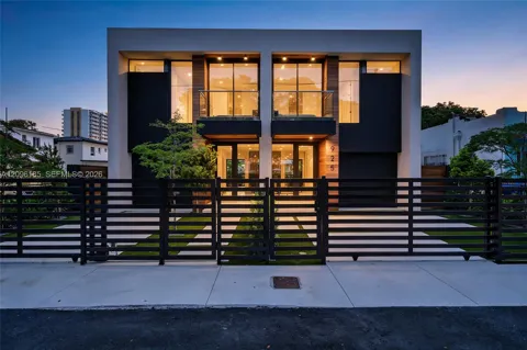 925 SW 10th Ave