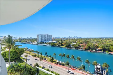 4401 Collins Ave #1017