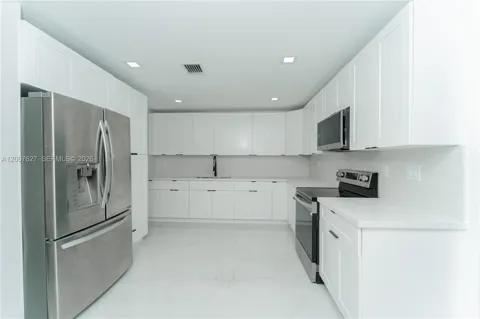 760 NW 6th St