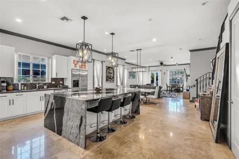 1207 SW 4th Ave #1