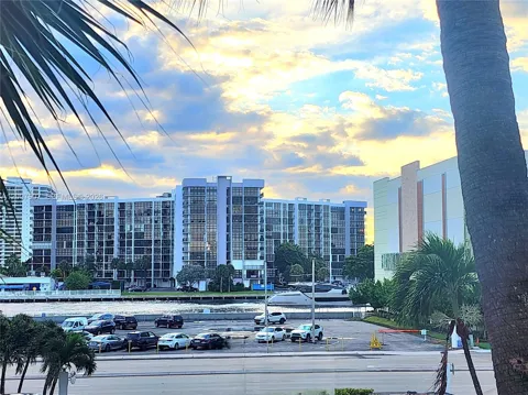 3505 S Ocean Dr #204